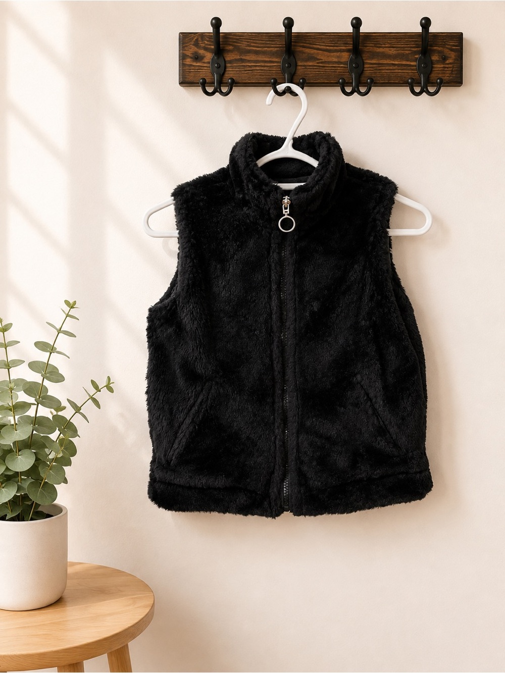 Urban Republic Girls Black Faux Fur Vest Size M 10/12 Zip Front Soft Plush Winte